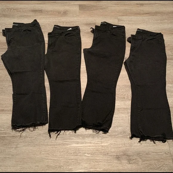 π Mid-Rise Cropped Flare-Ankle Jeans - Picture 6 of 15